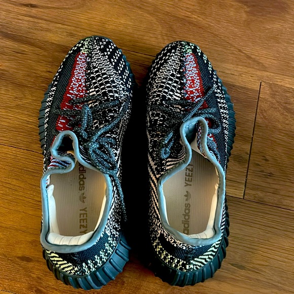 Yeezy Boost 350 V2 - Picture 3 of 5